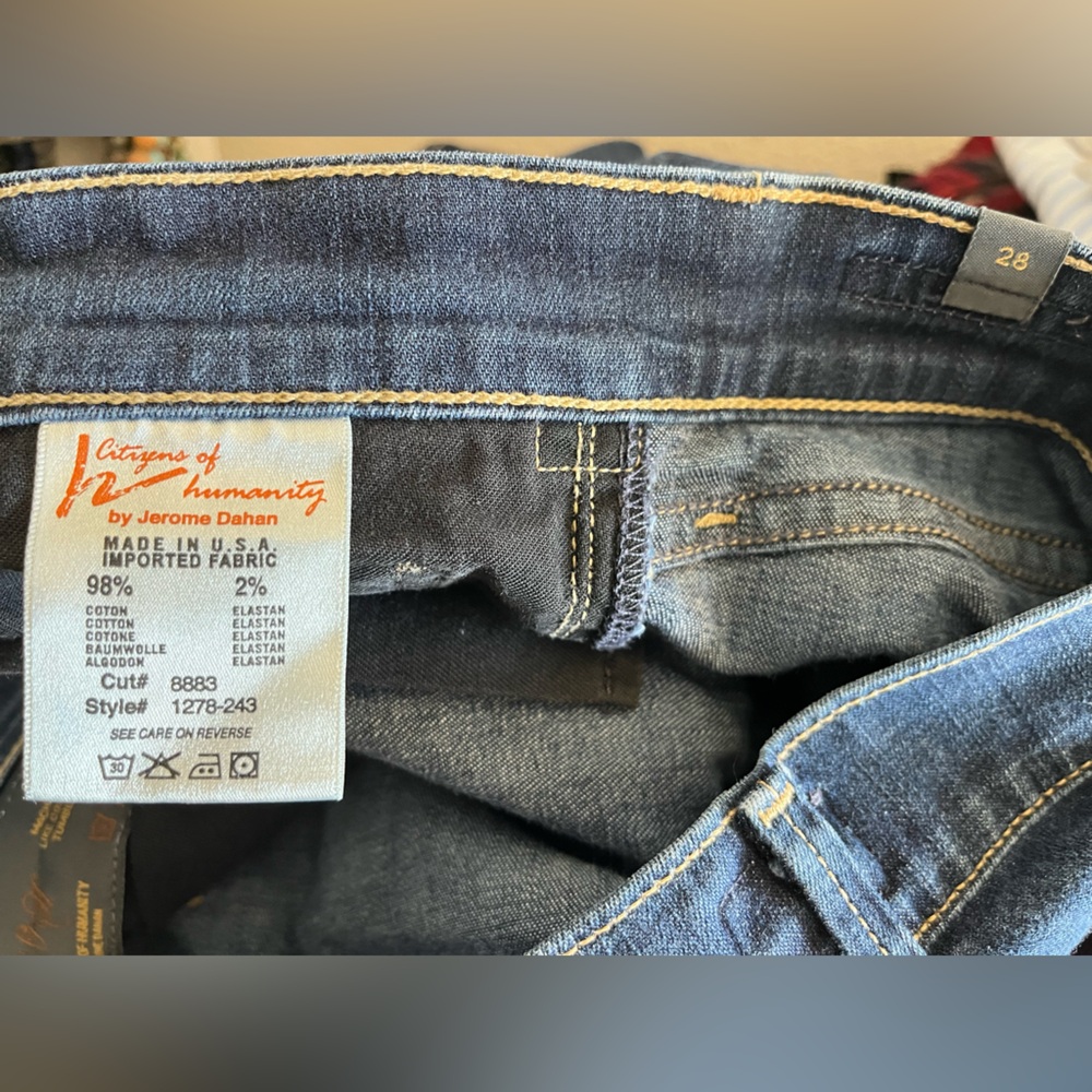 Citizens of humanity dark wash ultrasoft low rise straight leg jeans. 28. - Picture 6 of 6